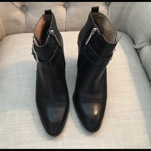 Donald Pliner  Leather booties